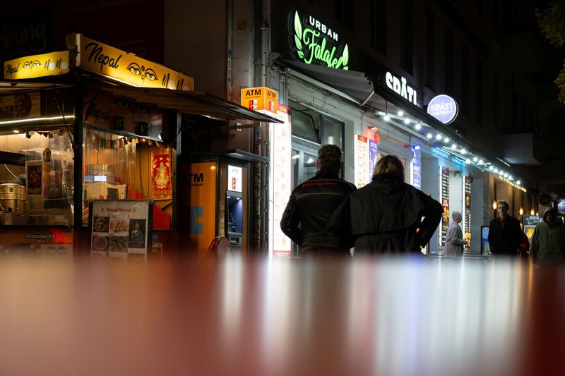 You are currently viewing German consumer sentiment falls in November amid income expectations slump, survey finds