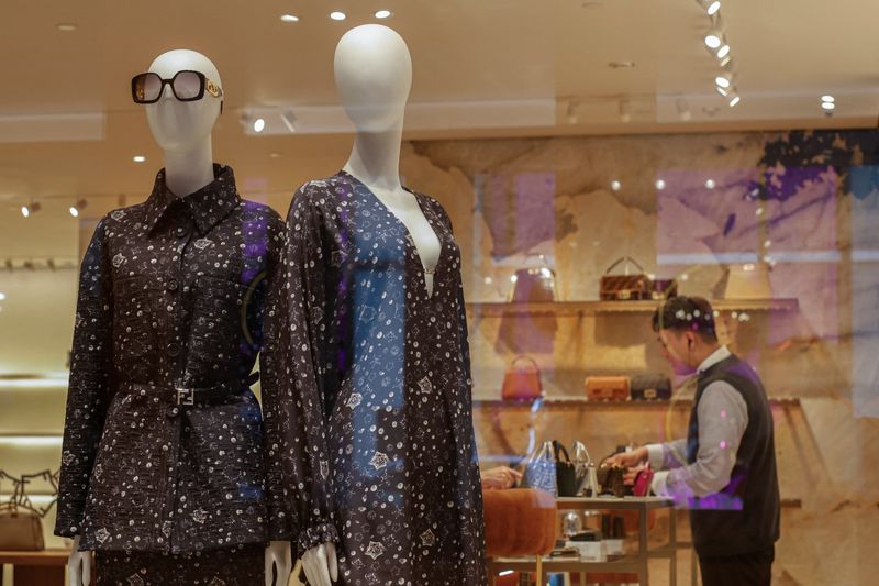 You are currently viewing Hong Kong September retail sales rise 5.9% from a year earlier