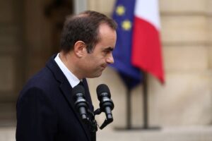 Read more about the article Morning Bid: Political jolts from Tokyo and Paris