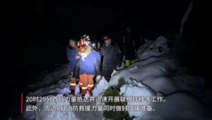 Read more about the article Remaining trekkers stranded near Mount Everest in Tibet being evacuated, source says