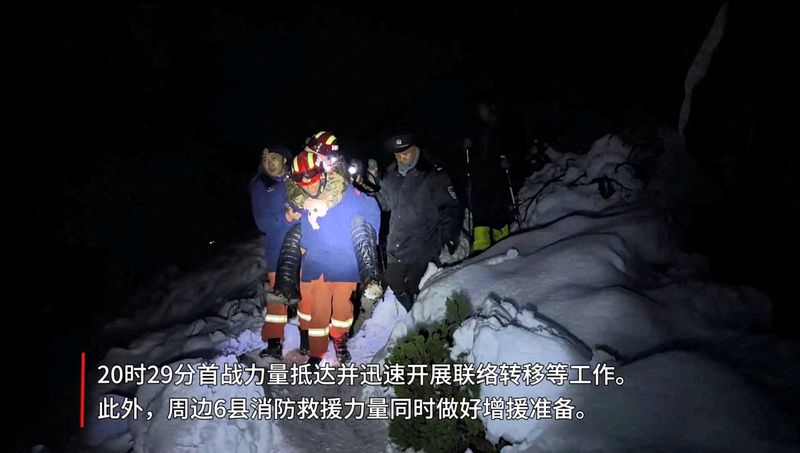 You are currently viewing Remaining trekkers stranded near Mount Everest in Tibet being evacuated, source says