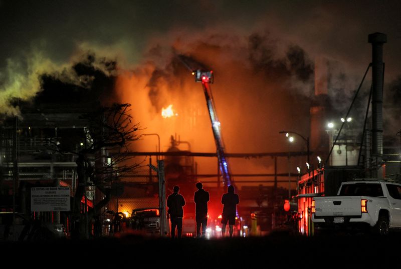 You are currently viewing Chevron working to restart units at El Segundo refinery after fire