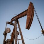 Read more about the article EIA hikes US oil output forecast, says oversupply will slash prices
