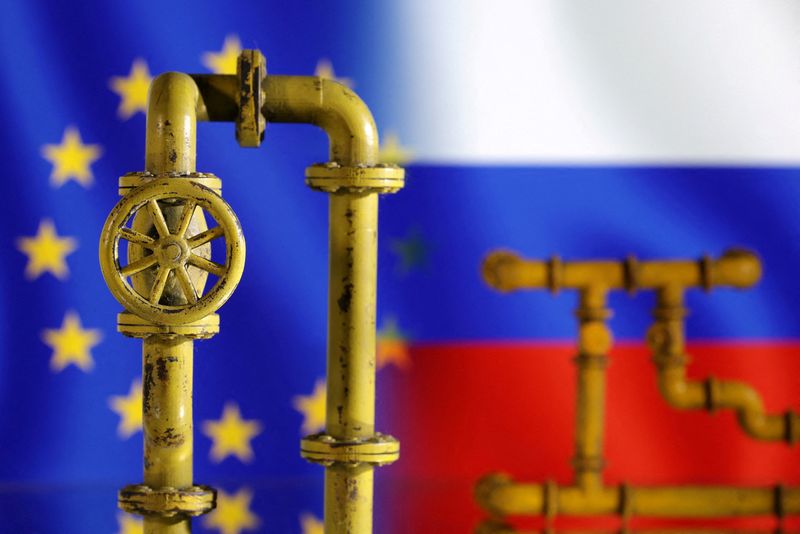 You are currently viewing EU’s plan to phase out Russian energy clears first political hurdle