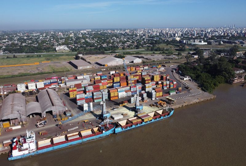You are currently viewing Argentina lifts export taxes on aluminum, steel, and derivatives until year-end