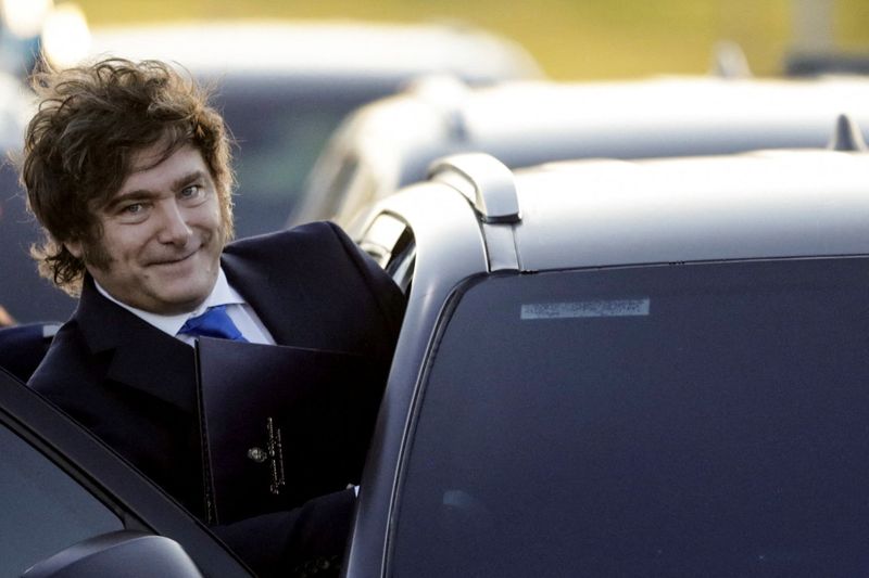 You are currently viewing Argentina lower house approves law curbing presidential decrees