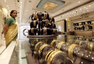 Read more about the article Gold firms above key $4,000 level on US rate cut bets