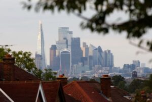 Read more about the article UK employers curb hiring and pay rises before budget, recruiters say