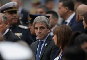 Read more about the article Argentina hopes to finalize US $20 billion swap line before midterm vote