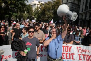 Read more about the article Greece adopts law extending working hours despite protests