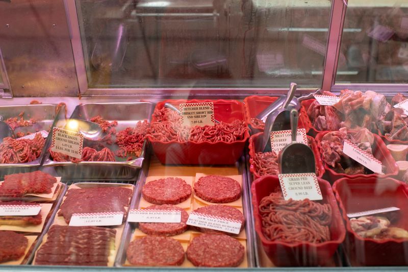You are currently viewing Trump says his administration is working on lowering beef prices