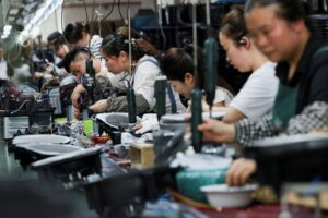 Read more about the article Tariff rollercoaster prompts Chinese exporters to 'give up' on US