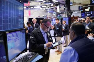 Read more about the article Morning Bid: Credit risk is alive and well
