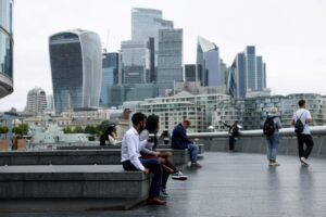 Read more about the article U.K. Economy Faces Rising Risk Of a ‘Hard Landing,’ Says BOE’s Taylor