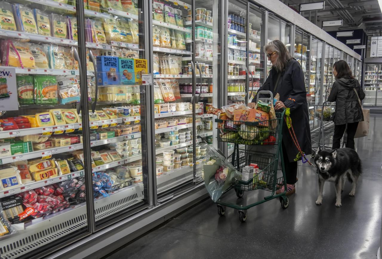 You are currently viewing The extended government shutdown has put collecting most October inflation data out of reach for the Bureau of Labor Statistics, according to people familiar with the agency’s operations