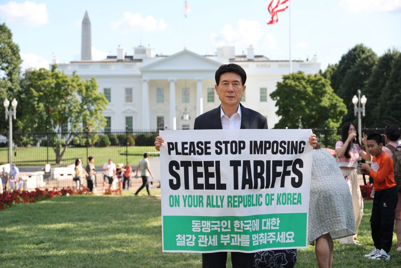 You are currently viewing Many government leaders have had the chance to voice opposition to President Trump’s tariffs inside the White House. The mayor of Pohang, in South Korea, is the rare official who can say he has protested outside it