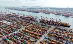 Read more about the article Trump is trying to publicly de-escalate tensions with China to soothe markets while privately keeping up pressure on Beijing—a difficult balancing act that is being watched by Wall Street