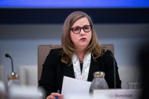 Read more about the article Fed officials are planning to reduce the staff of its banking supervision arm by 30% by the end of next year, according to an internal memo seen by The Wall Street Journal