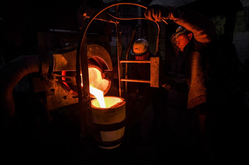 You are currently viewing Russian manufacturing sector contracts further in October, PMI shows