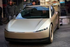 Read more about the article Tesla's China-made EV sales fall 9.9% y/y in October