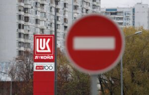 Read more about the article Analysis-Too big to swallow? Lukoil empire no simple acquisition for Gunvor