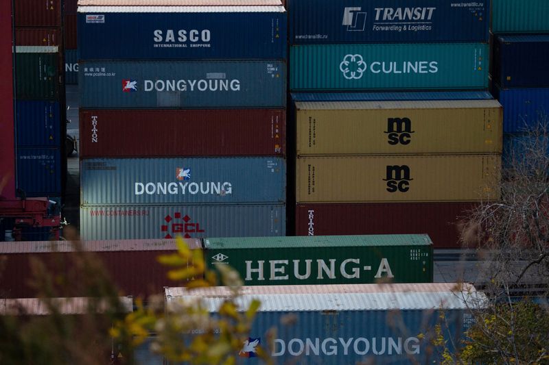 You are currently viewing China's October yuan exports to Russia drop the most in 8 months