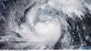 Read more about the article Philippines evacuates 100,000 people as Fung-wong intensifies into super typhoon