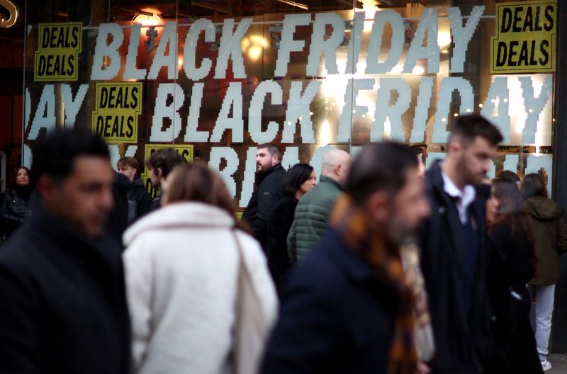 You are currently viewing UK consumer spending slows ahead of Black Friday and budget