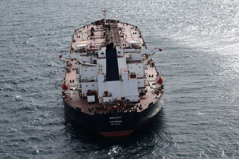 You are currently viewing Oil retreats on oversupply worries