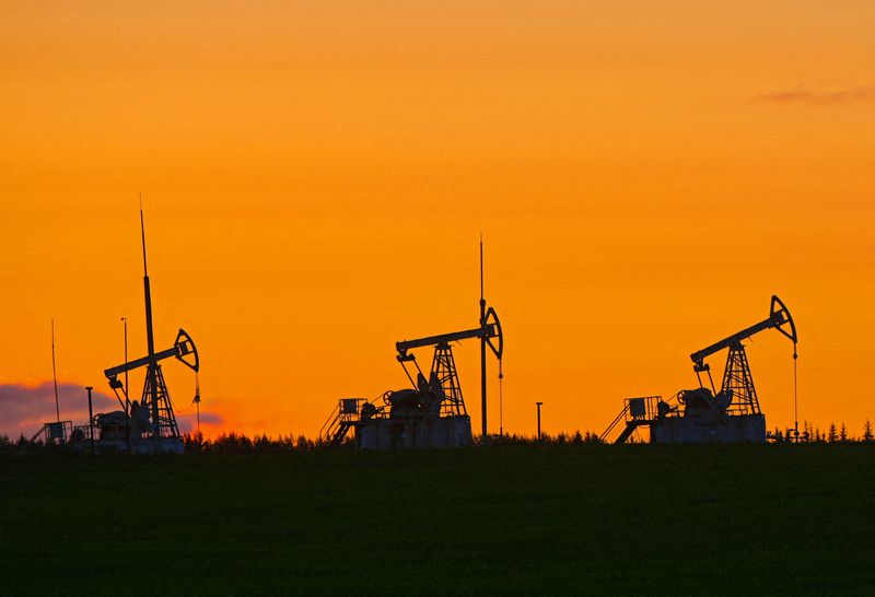You are currently viewing Oil prices little changed as markets eye US government reopening