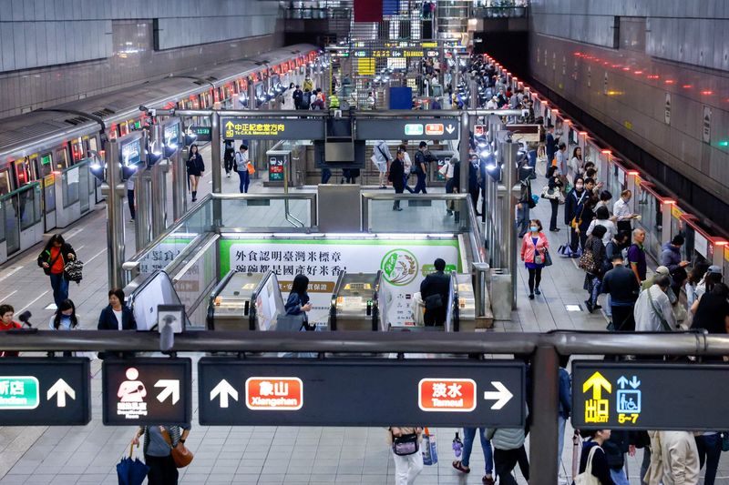 You are currently viewing Taiwan economy could grow close to 6% this year, statistics chief says