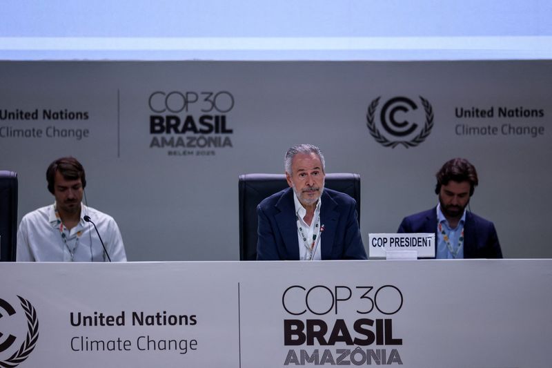 You are currently viewing COP30 host urges unity as summit heads for final showdown over fossil fuels