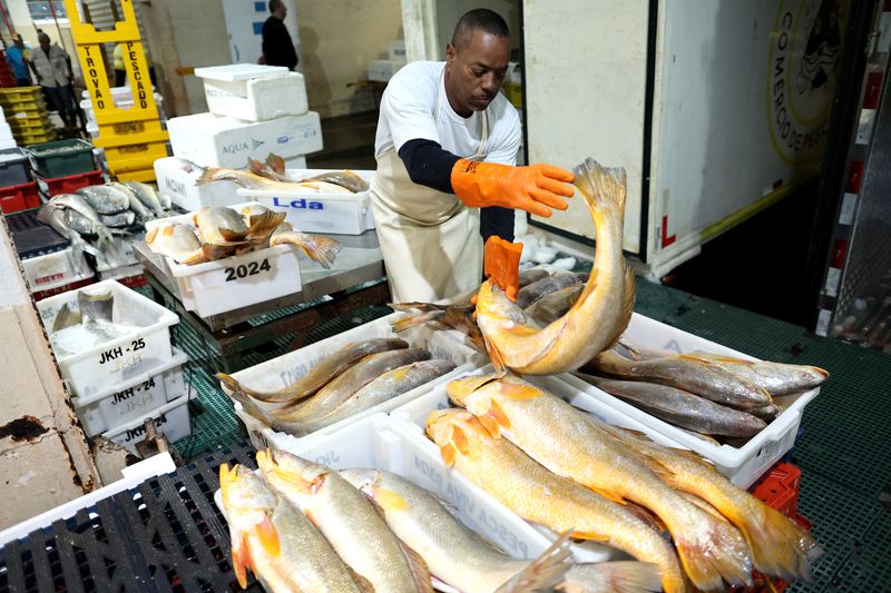 You are currently viewing Brazil creates fewer formal jobs than expected in October