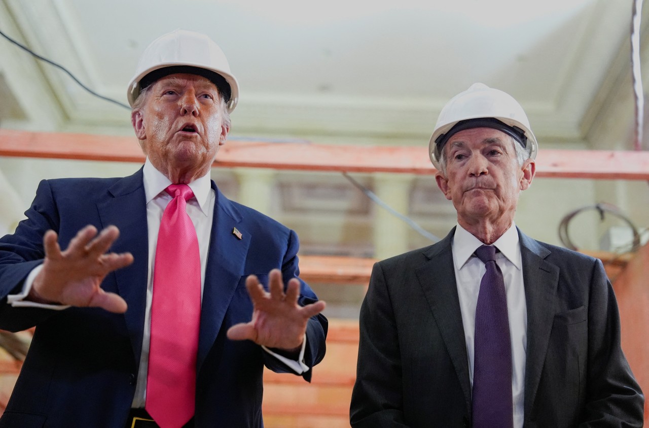 You are currently viewing Trump said this week he expects lower interest rates once he can install a new Fed chair in May, but rising opposition to a December rate cut inside the central bank suggests he might not get his way