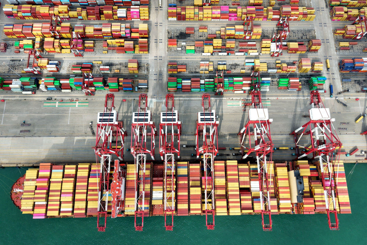 You are currently viewing Higher Tariffs Take Toll on Global Growth, and Impact Is Set to Linger