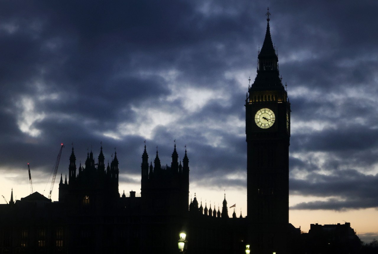 You are currently viewing Gilt Yields Rise, Sterling Falls as Concerns Over Budget Resurface