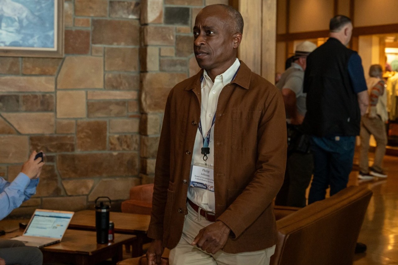 You are currently viewing Fed Vice Chair Philip Jefferson acknowledged the risk of both stubborn inflation and weaker employment conditions—dueling threats that call for opposing Fed prescriptions