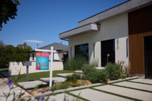 Read more about the article Home sales rose to an eight-month high in October, signaling how even a small decline in mortgage rates will attract some buyers back to the market