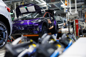 Read more about the article Eurozone Business Activity Continues Growth Despite Manufacturing Hit