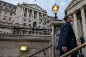 Read more about the article Bank of England Diverges From Fed With Rate Hold