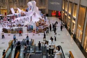 Read more about the article Hong Kong Oct retail sales rise 6.9%, sees support from visitor growth