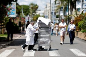 Read more about the article France's services sector returns to growth in November, PMI shows