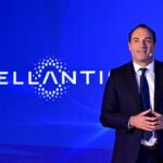 Read more about the article Stellantis CEO says hybrids are a top priority for the US market