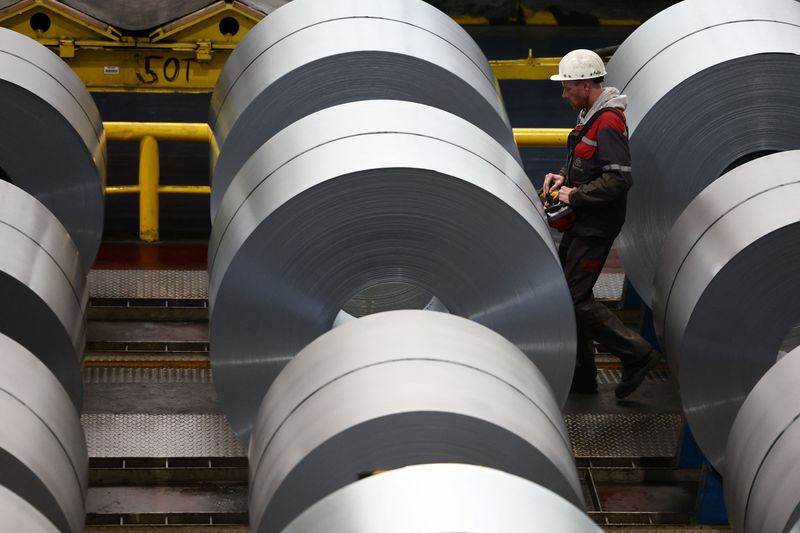 You are currently viewing German industrial orders rise more than expected in October