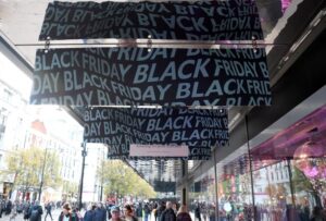 Read more about the article UK consumer spending disappointed in November, surveys show