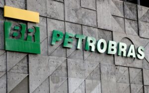 Read more about the article Petrobras strike affects platforms and refineries on second day, union says