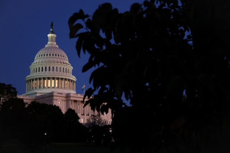 You are currently viewing US House passes bill to speed energy infrastructure permits despite environmental concerns