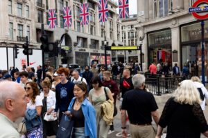 Read more about the article UK consumer sentiment rises to joint-highest of year, GfK says