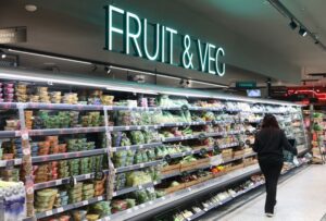 Read more about the article UK retailers report fall in sales ahead of Christmas, CBI says