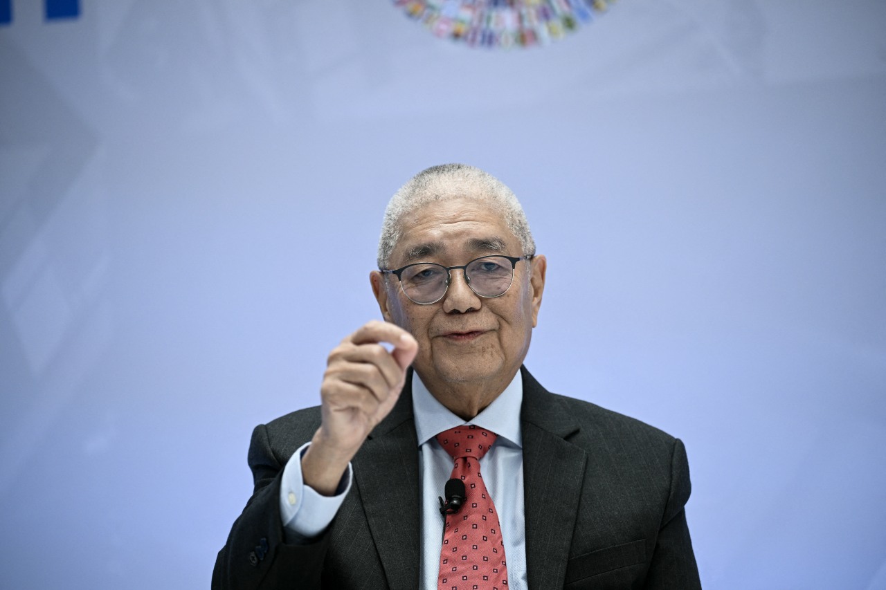 You are currently viewing Philippine Central Bank Cuts Rates Again as Headwinds Mount